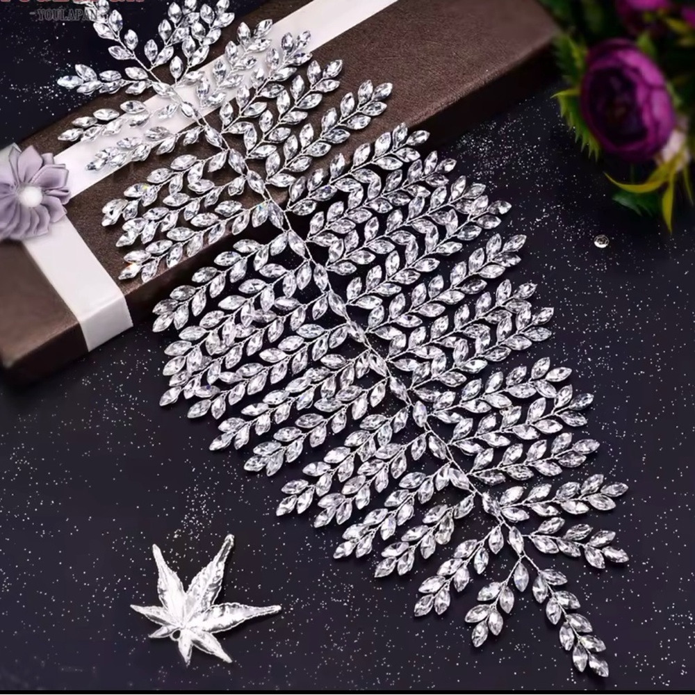 Elegant Silver Leaf Hair Accessory